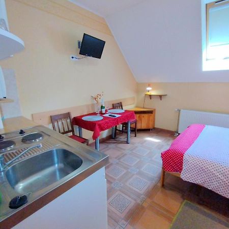 Burg Apartman Gyula Zewnętrze zdjęcie