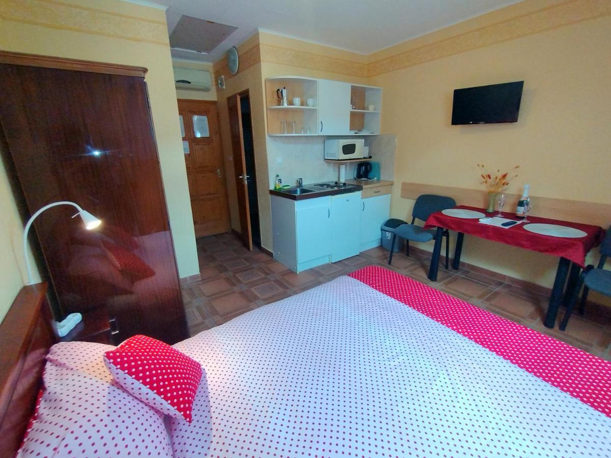 Burg Apartman Gyula Zewnętrze zdjęcie