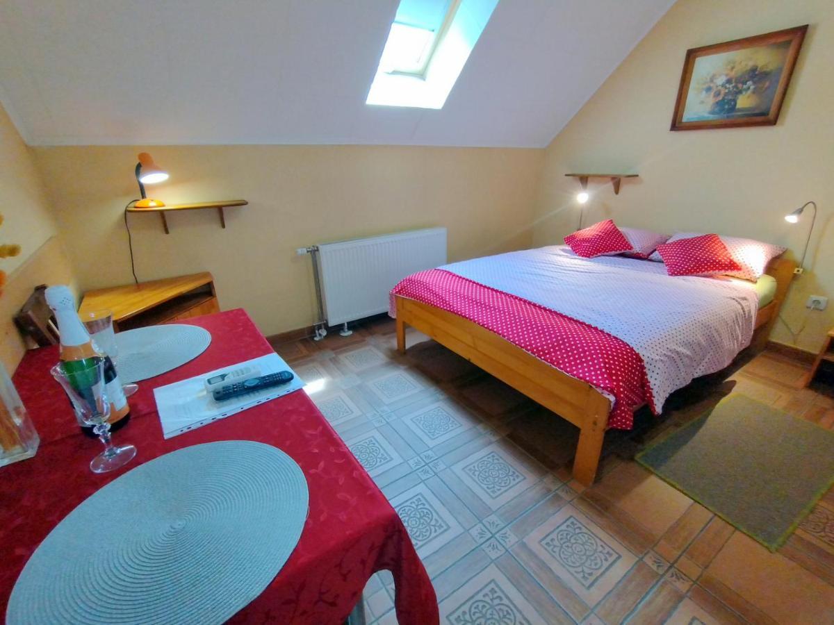 Burg Apartman Gyula Zewnętrze zdjęcie