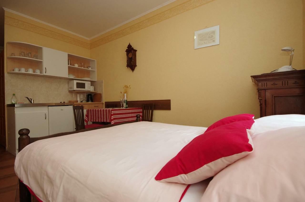 Burg Apartman Gyula Zewnętrze zdjęcie