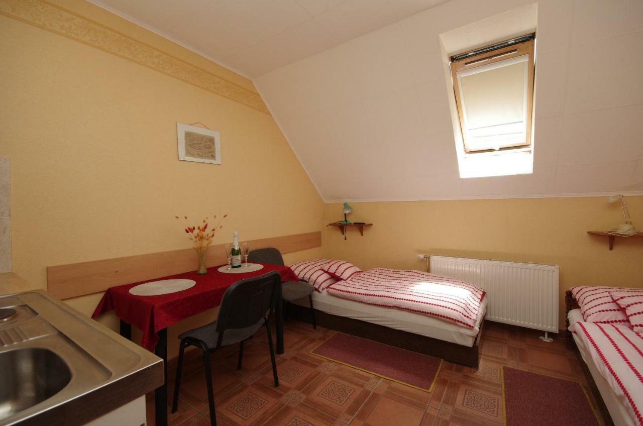 Burg Apartman Gyula Zewnętrze zdjęcie
